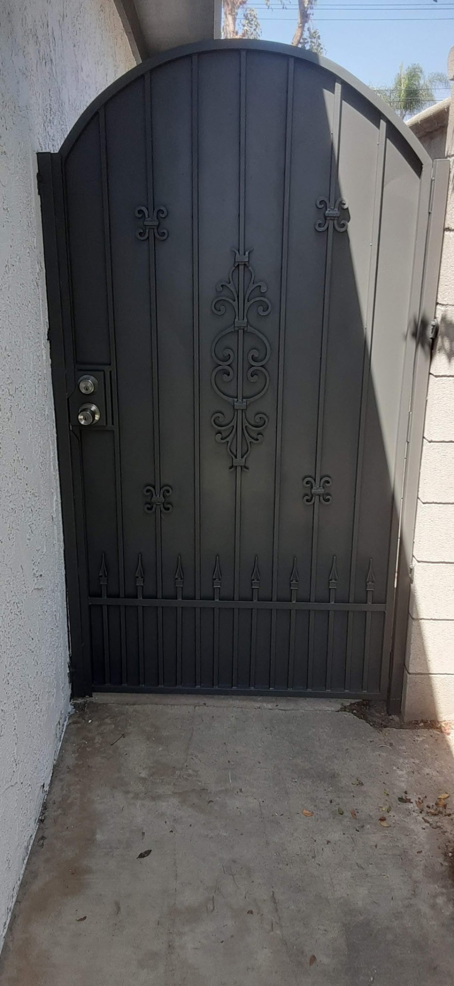 Rusted Iron Gate Restoration after painting